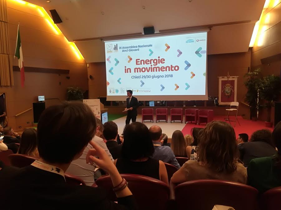 #RoadtoChieti​ #AnciGiovani2018 ​Il nostro assessore Chiara Colucci oggi alla ​nona assemblea nazionale dei giovani amministratori​ a Chieti: tanti ragazzi da ogni parte d'Italia per confrontarsi e scambiarsi idee innovative per le comunità locali! ​<a href="/comuni_anci/">comuni_anci</a>