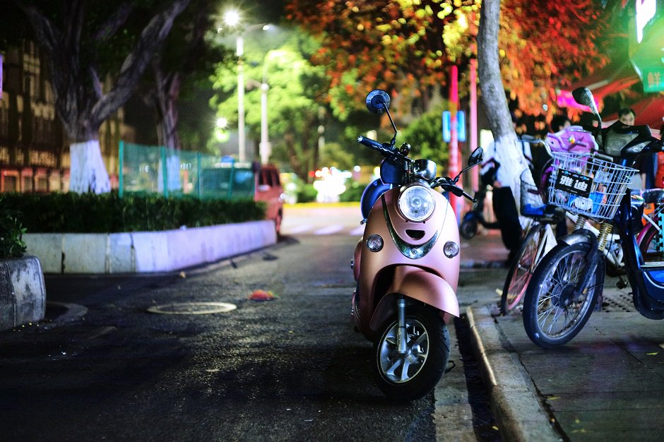 isostandards's tweet photo. Did you know that #ISO8706 ensures parking stability for mopeds? Which do you prefer? Side-stand or centre-stand? #ISOFunFact https://t.co/SoC62Bxtj3