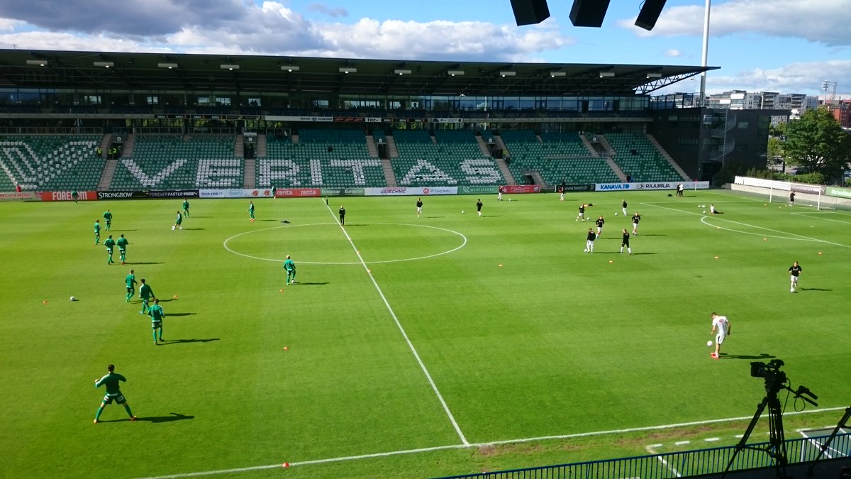 TPSjalkapallo's tweet photo. Vartti pelin alkuun. Aurinkokin pilkottaa välillä, joten kaikki paikalle! #FCTPS #Veikkausliiga #TPSIFKM https://t.co/5zmALXfUS4