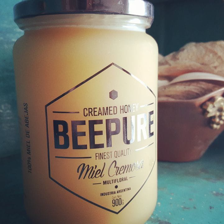 RiobambaNatural's tweet photo. Llegó miel pura 100% #BEEPURE textura agradable, suave y de calidad única. Fácilmente untable conservando su sabor y propiedades naturales en su envase innovador de vidrio satinado 100% reciclable. Un manjar único! Te esperamos en Riobamba 323, a pasitos de Callao y Corrientes. https://t.co/wp2pmolTj6