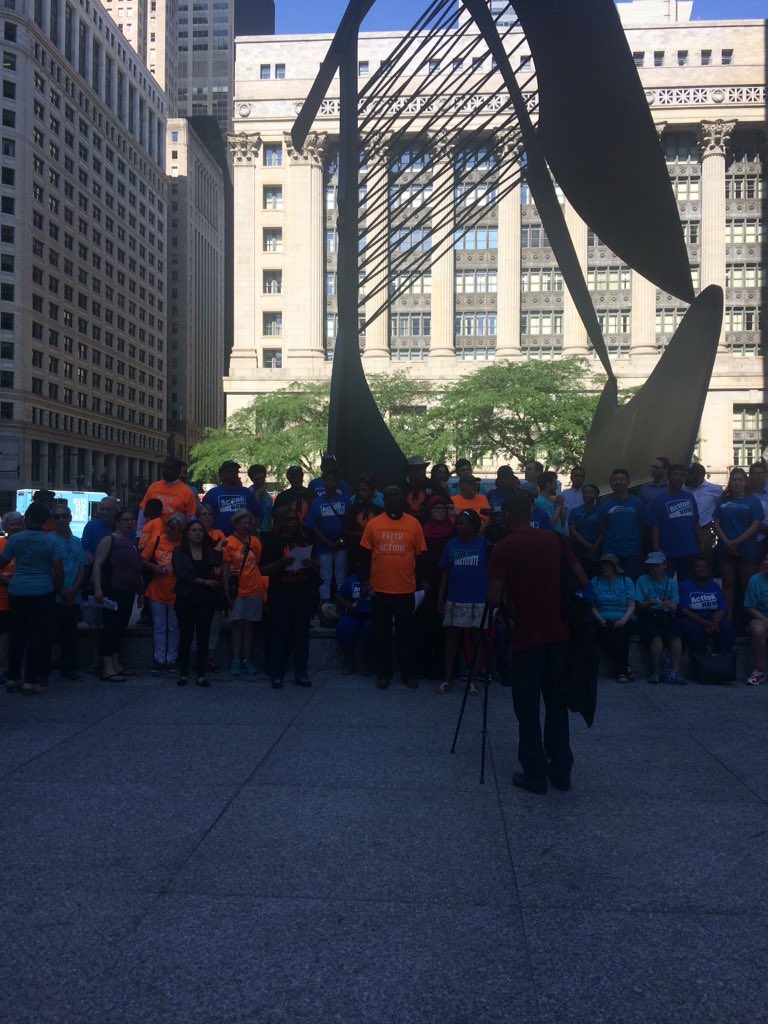 CPCAChicago's tweet photo. .@CPCAChicago w/ Rev Paul @CRSchicago, today “marks the one year anniversary of the Chicago FOP contract expiring and NOTHING has been done” w/ @CRSchicago @SOULInChicago @JCUA_News @ONENorthside @BPIChicago @BetterGov @ChgoCivilRights @ACLUofIL @ActionNowChi https://t.co/0lIr6rNvp7