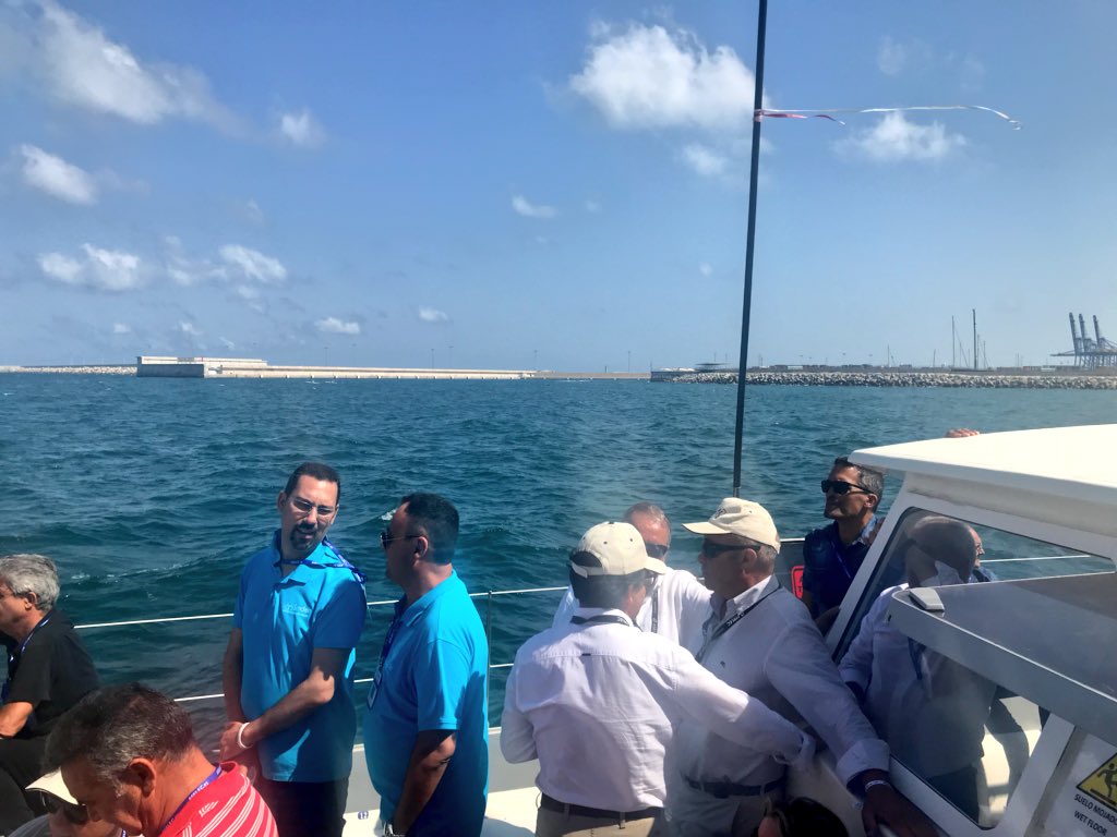 ASELECfemeval's tweet photo. Ponemos un broche marítimo a nuestro Día del Instalador ⚓️ Disfrutamos de un paseo en catamarán con nuestros asociados por la Marina de Valencia y las playas próximas ⛵️ #DDi18ASELEC https://t.co/8gC2uumZHM