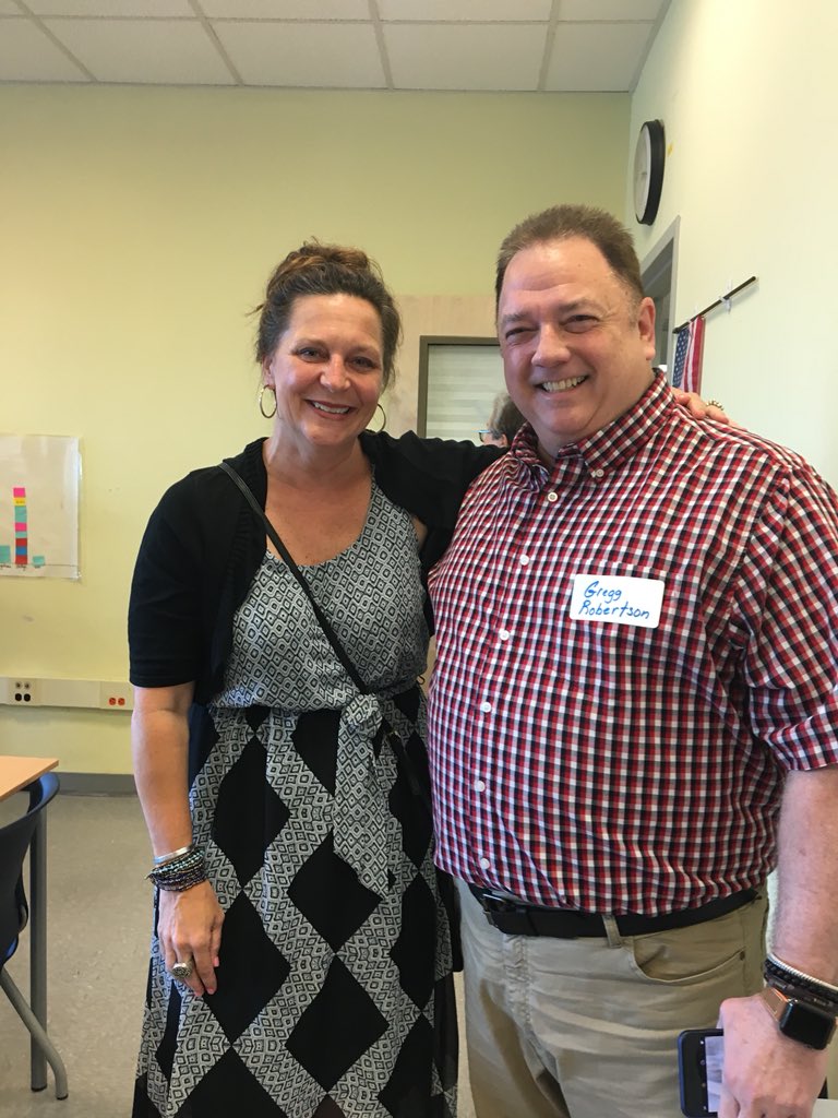 teacherburgos's tweet photo. Thanks Dr. Murphy, Dr. Robertson, Dr. Nattrass, Ms. McCullough,parents & friends 4your support attending #SupSem2018 Gallery Walk students enjoyed 🗣 about their learning @SuptPKM @WLHSPrincipal @APSTeachLearn @APSVirginia @APSGifted @SamKlein_ESOL @ssarber @APSPersonalized https://t.co/soPSy68MOY