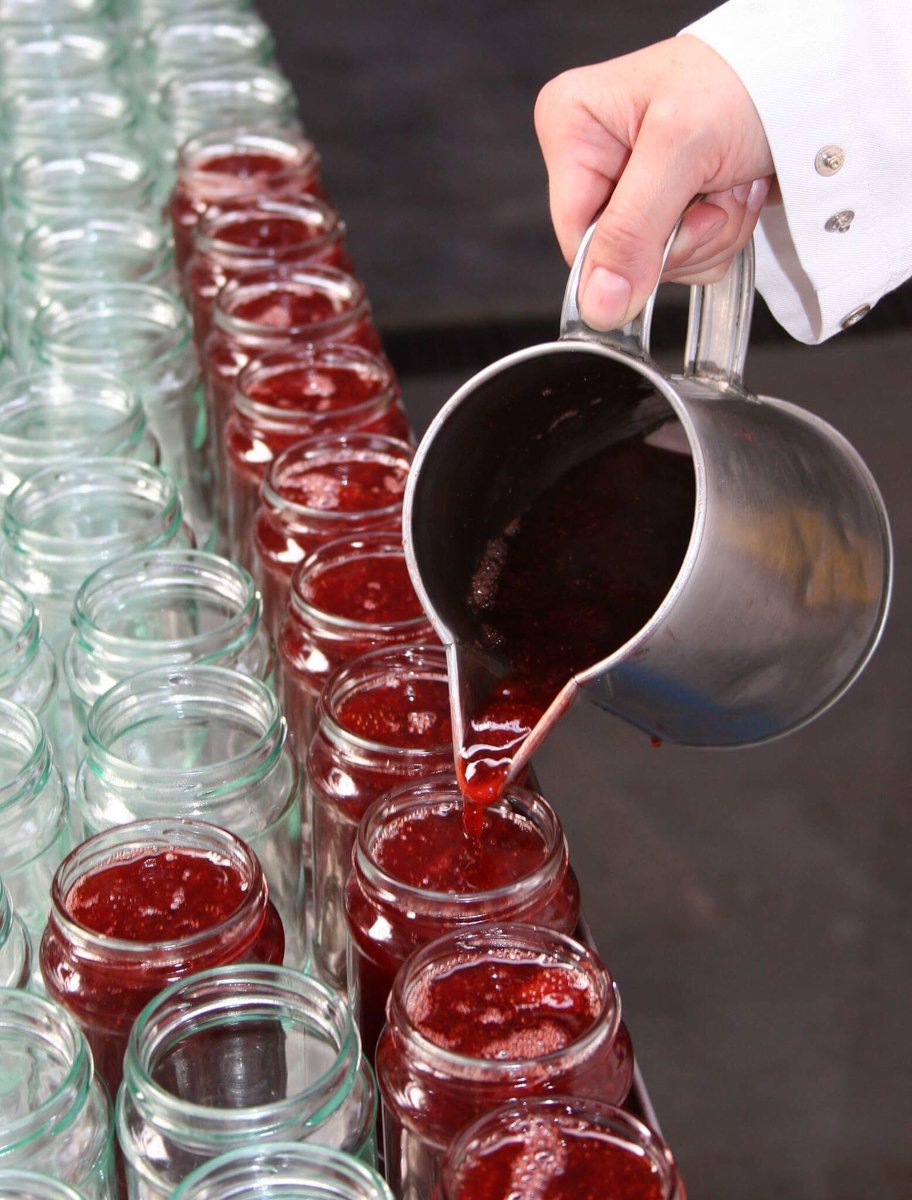 ThursdayCottage's tweet image. Celebrate National Cream Tea Day with Thursday Cottage Strawberry Jam and @Roddas_Cream​  
Fun fact: Did you know our products are handmade and hand pour'ed in small batches! 
#handmade #smallbatches #handpour #strawberryjam #thursdaycottage #nationalcreamtea #essex