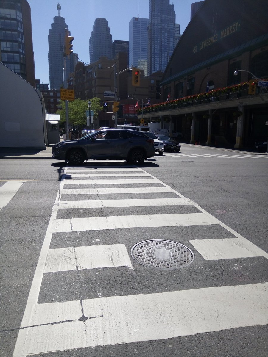 pedalpapa's tweet image. "Don't touch my car!"
Drivers generally get apoplectic with even the most polite knock on a window. But @JohnTory you can do better. Truly, you can. Or come knock on some windows around here. #walkto #BuildTheVisionTO thestar.com/amp/news/gta/2…