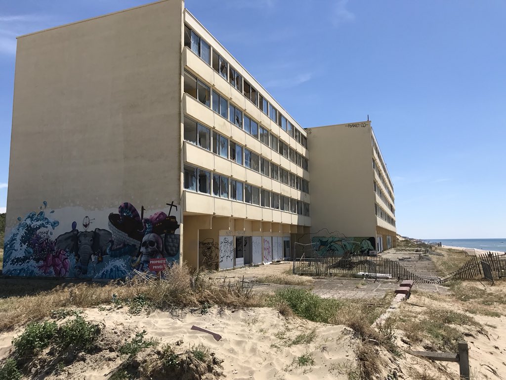BenoitSimian's tweet photo. Visite du site du Signal à Soulac-Sur-Mer avec la mission parlementaire « conséquences climatiques » sur le #littoral aquitain #MIPClimat et réunion d’échanges à la Mairie de Soulac pour une présentation de la stratégie de gestion du phénomène d’#erosion @AssembleeNat @MainaSage https://t.co/R3Nzz7tZUz