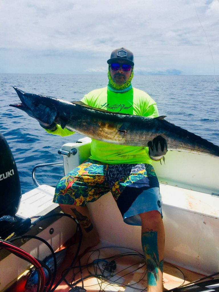 GolfForACure843's tweet photo. Now this is a workout #CostaRica #Fishing #Home #Wahoo #GoodEats #HookedSoul #BoardShortsAndBeers #NowThisIsHowYaCrossFit #PuraVida #MeatOnTheDeck #Tat2TimmyTours #40Kilo 🤙🏼🇨🇷 🎣 🍺 https://t.co/9xX74jdHzd