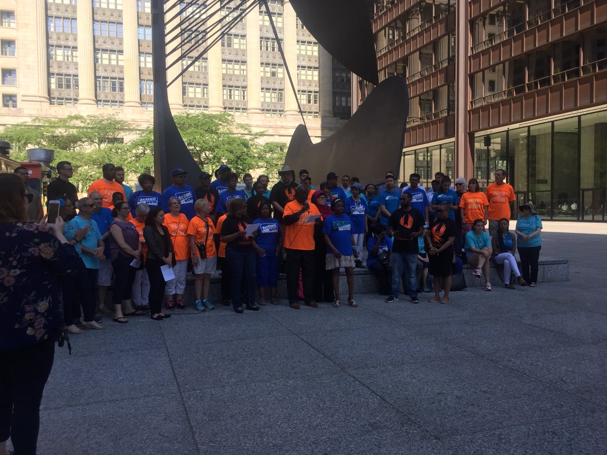 jcua_chicago's tweet photo. Officer charged w excessive force agst  3-yr old girl while police slammed grandmothers body into wall. New contract now! #reformfop https://t.co/u3ChutYPvD