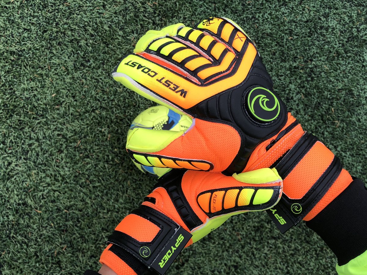 WestCoastGK's tweet photo. Spyder X Daytona 🧡 dynamic internal grip keeps your hands in place for a better catch! #WestCoastGK https://t.co/cUcKmyDYt7