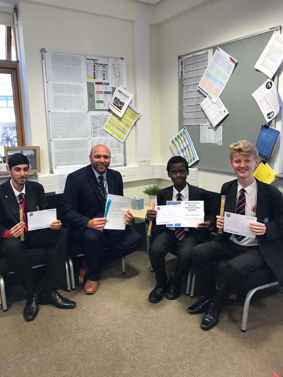 Another Friday, another opportunity to celebrate with some fantastic students via our summer themed #FreezePopFri with <a href="/laidler53/">Michael Laidler</a> 🍡 #AGSpride #HotChocFri