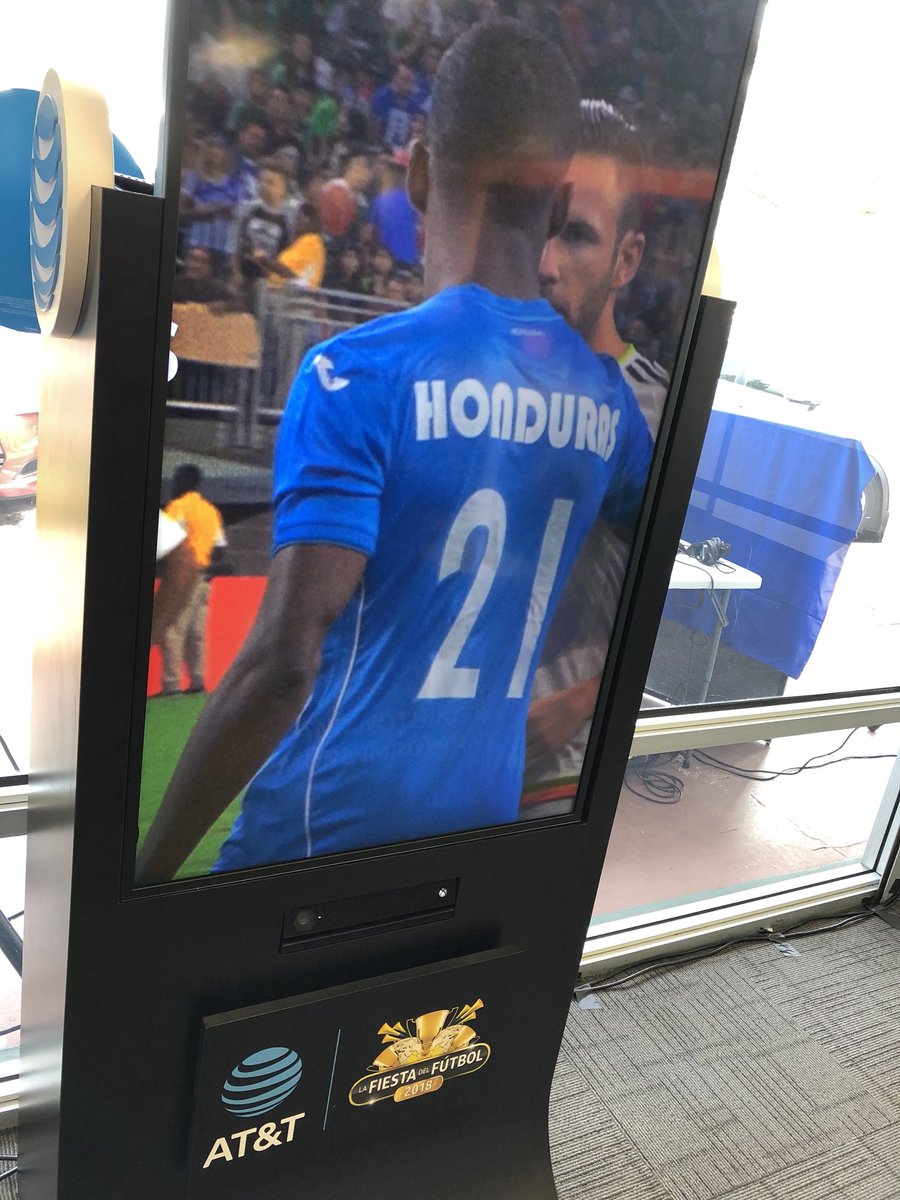 Lakes3Min's tweet image. Venga y visítenos en su tienda de AT&amp;amp;T en Miami Lakes, tenemos un evento de football y todos están invitados, hoy Junio 29 de 12 del día, a 4 de la tarde. Estamos en el 5644 NW 167th street Miami Gardens FL 33014 @Avi_Ciec_ARSM @gm112h @CristySwink @efrenfavela @One_FLA