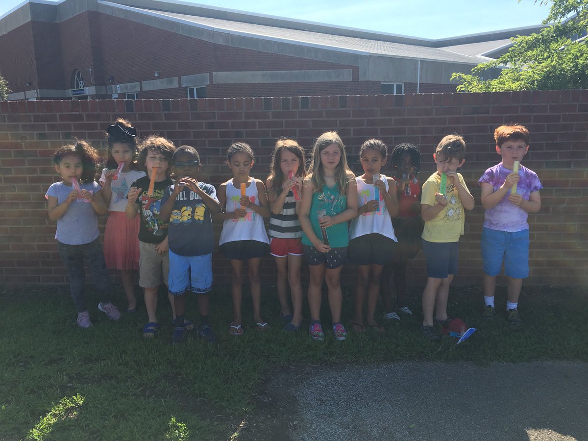 ReadingLeopards's tweet photo. Last day of summer reading camp calls for popsicles!! 😎🍧☀️#itsworthit #summerreadingcamp https://t.co/gofQfUpwB2