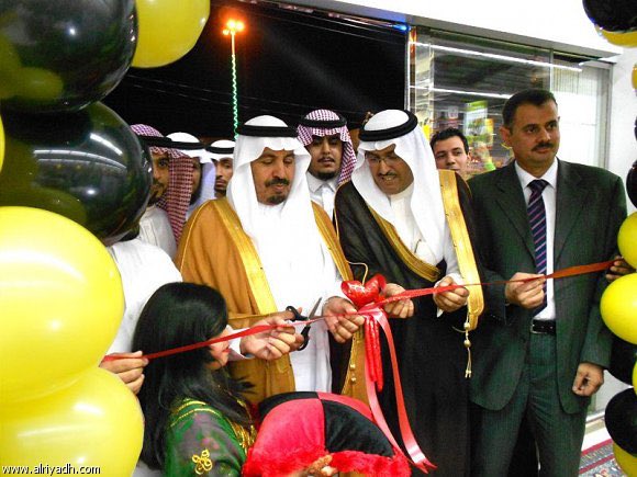 مشروع فرع أسواق عبدالله العثيم للتسوق في محافظة وادي الدواسر...

المالك والمطور :
شركة عبدالله العثيم للتجارة

الموقع :
يقع في الجزء الشرقي من المحافظة

المساحة : ٢,٥٠٠م٢

تاريخ الإفتتاح : ٢٠١٣م

نوع وفئة المشروع :
الأول من نوعة كقطاع تجاري في تجارة تجزئة المواد الغذائية