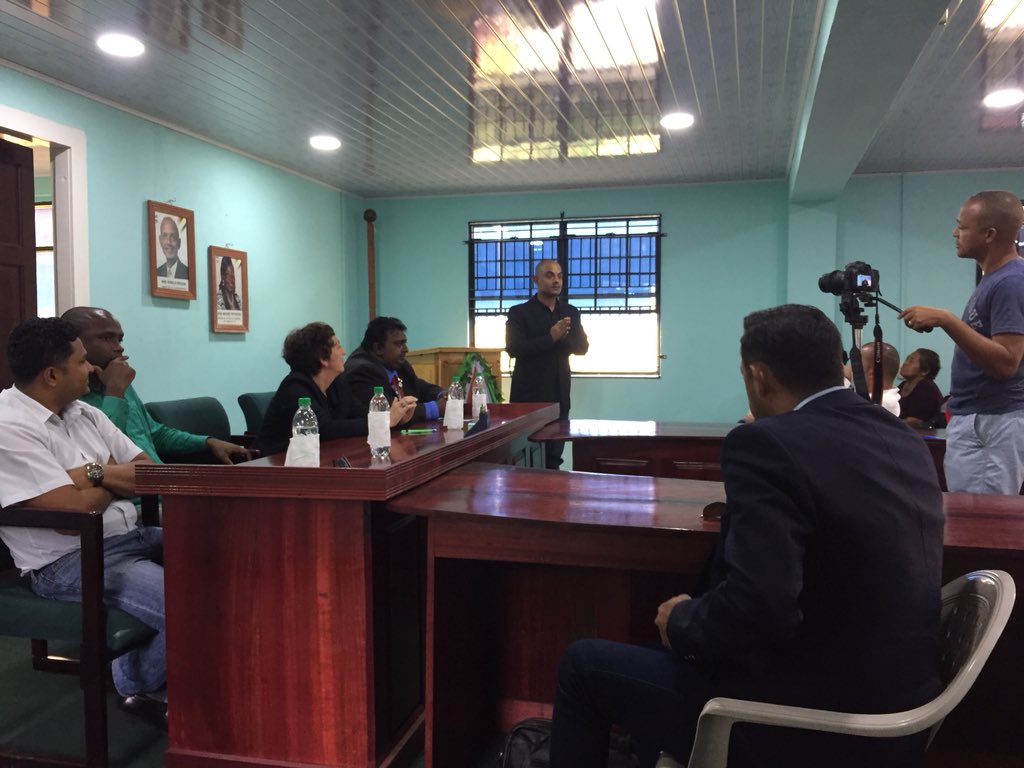 unep_page_gy's tweet image. Town councillors from Trinidad share experiences and expertise with Bartica on the development of a green town. Bartica a #GreenModel for #Guyana and the world. @sharongil @occguyana @UNEnvironment