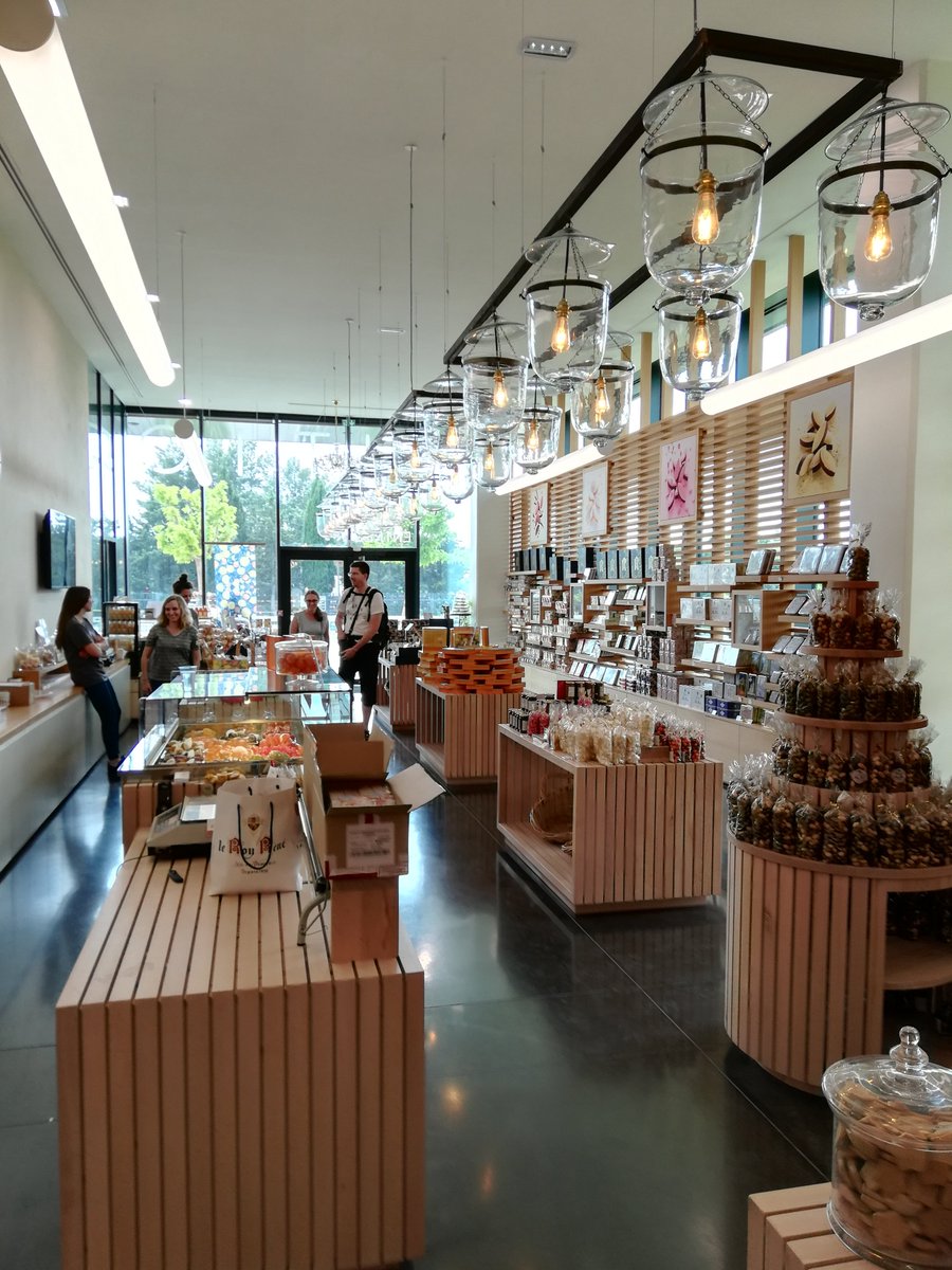 <a href="/LeCassissium/">Le Cassissium</a> était en visite à dans le sud ce 2 derniers jours #calissonsdAix et <a href="/valrhona/">Bao Truc</a> 
Belles découvertes !