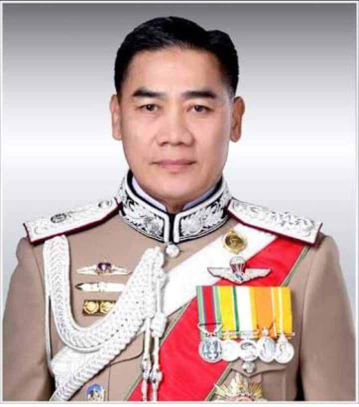 bnxcd's tweet photo. ดูข่าวแว้บแรกเห็นว่ามีทีม ตชด. ลงพื้นที่สำรวจปล่องถ้ำหลวง ก็คิดว่าคงเป็นหน่วยงานในพื้นที่ แต่พออ่านลึกเข้าจึงรู้ว่าผู้นำทีมท่านนั้นก็คือ"พลตำรวจเอกจักรทิพย์ ชัยจินดา" ตำแหน่ง ผู้บัญชาการตำรวจแห่งชาติและที่สำคัญคือ แทบไม่มีใครรู้เลยด้วยซ้ำว่าท่านลงไปในพื้นที่ คนจริง2018
#ถ้ําหลวง https://t.co/l3CftyikfA