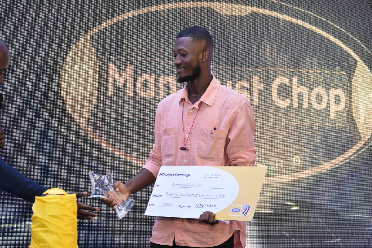 MTNGhana's tweet photo. Overall Winner: "Man Must Chop" animation by Razak Issaka (@zackie_tlk)  was adjudged the overall winner by the judges. Presenting his plaque, Certificate and a cheque of GHC 20,000.00 was the new @MTNGhana CEO, @selorm_adadevoh &amp; @Leonno12 , Ag. CMO  #MTNAppschallenge https://t.co/LGWjp0vfac