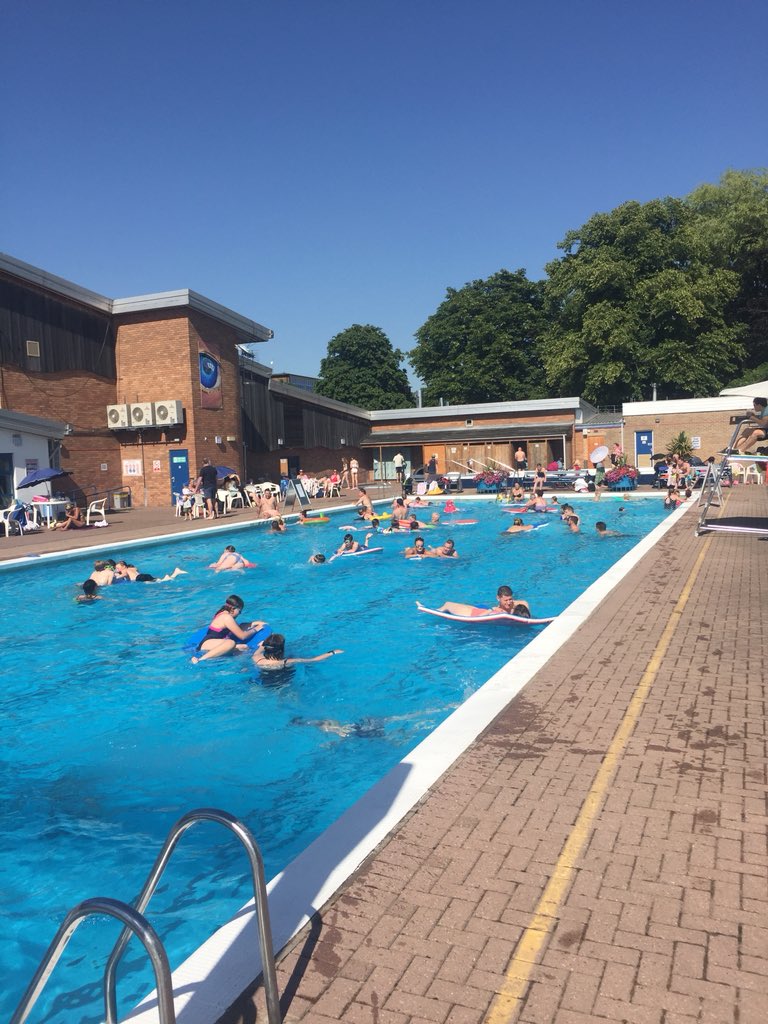 HoodPark_LC's tweet photo. Current #Poolcam open today until 6pm!! Outdoor pool opens tomorrow at 9 - 11am for lane swimming. 11 - 6pm general public. We are opening our outdoor splash pool at 11am tomorrow for those little swimmers!! Come on down #Ashby #Outdoorpool https://t.co/ilf8435L2U