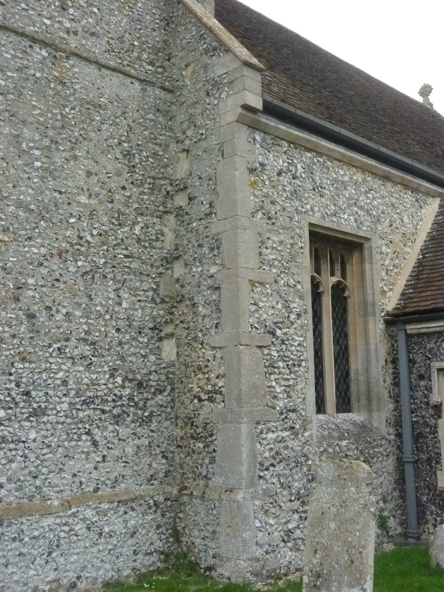 HE_EoE's tweet photo. L is for "long and short work” – the Anglo-Saxon practice of laying horizontal slabs alternately with tall vertical ones to form quoins (a term which refers to both the corner and the cornerstones).
Here seen in the nave of St. Mary’s Church, Reed, #Hertfordshire #ArchAlpha https://t.co/Hb8C0e8T0X