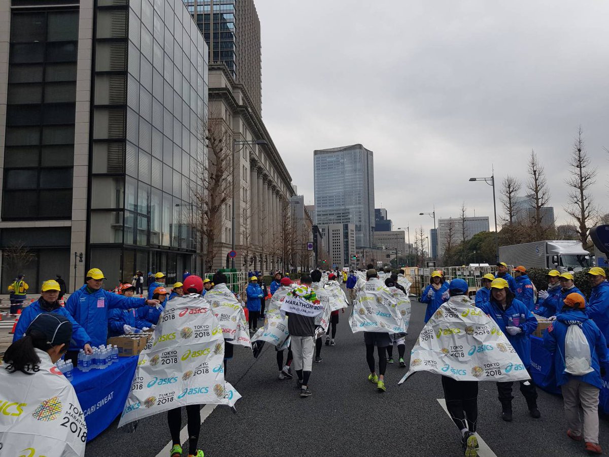 insider_running's tweet photo. บรรยากาศหลังเส้นชัย #TokyoMarathon ปี 2018 ประทับใจ จบไปหนึ่ง #มาราธอน #Runninginsider https://t.co/YkFhCH69nC
