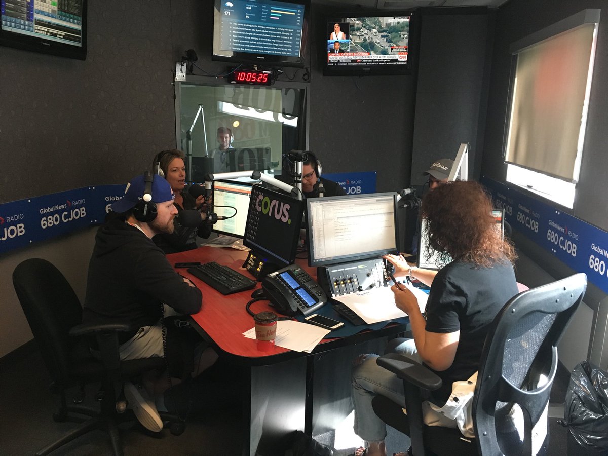 680CJOB's tweet image. @Power97 ⁦@joeaiellowpg⁩ pulled a rabbit out of the hat on the final question to salvage a tie for him and ⁦@Philly_OnAir⁩ vs @peggy991 ⁦@radiosamantha⁩ and ⁦@bubbaWpgRadio⁩ in the great Cdn trivia throw down with ⁦@radiokathy3⁩ “moderating”