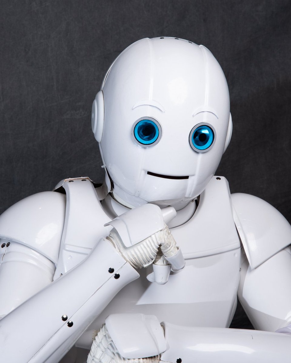 IMA_News's tweet photo. Did you get your LinkedIn headshot taken at ACE2018?! Robot Bill sure did! #IMA18ACE https://t.co/Dnj7lCyynl