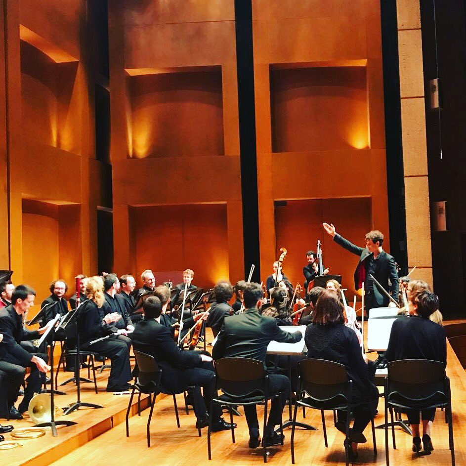greilsammer's tweet photo. After an exciting performance of #Beethoven #Symphony no.8 with the @genevacamerata at @teatromayor in #Bogotá ... I love  Colombia ! ✨✨✨ #ontour #southamerica @ClineMeyer https://t.co/YxhsVElZWQ