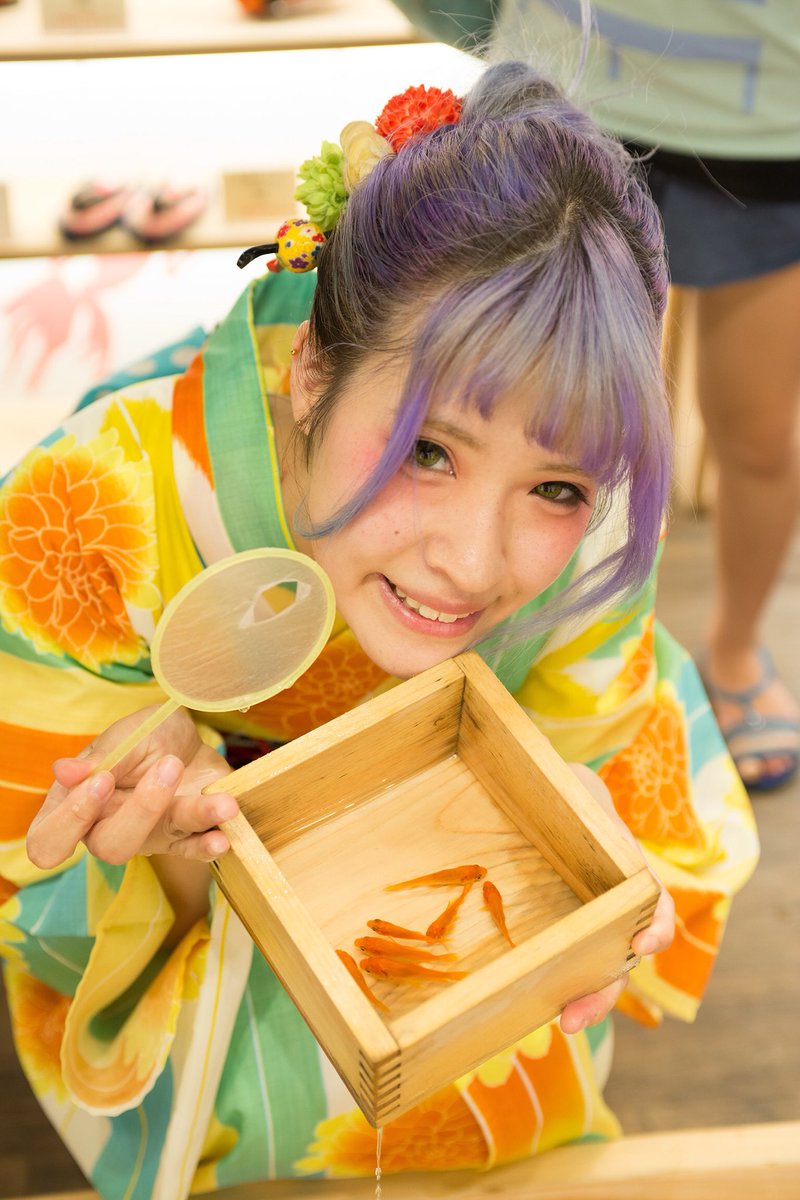 CharlybirdMUFFI's tweet photo. she plays goldfish scooping wearing yukata is good
#cutegirl #bestportraits #portrait_perfection #portraitphotography #portrait_shots #love_japan_portrait #goldfishscooping #yukata #写真好きな人と繋がりたい #モデルさんと繋がりたい #あーいーねー #ファインダー越しの私の世界 https://t.co/CcDymn5nra