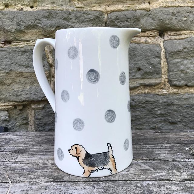 paisleyandco's tweet photo. Our large farmhouse jug featuring a black & tan Norfolk Terrier
#blackandtan
#norfolkterrier
#polkadots
#dottydog
#handpainted
#ceramics
#terriersofinstagram
#kitchenware
#jug
#farmhousejug https://t.co/U8ps1NfmpV https://t.co/Yq0k64BjfK