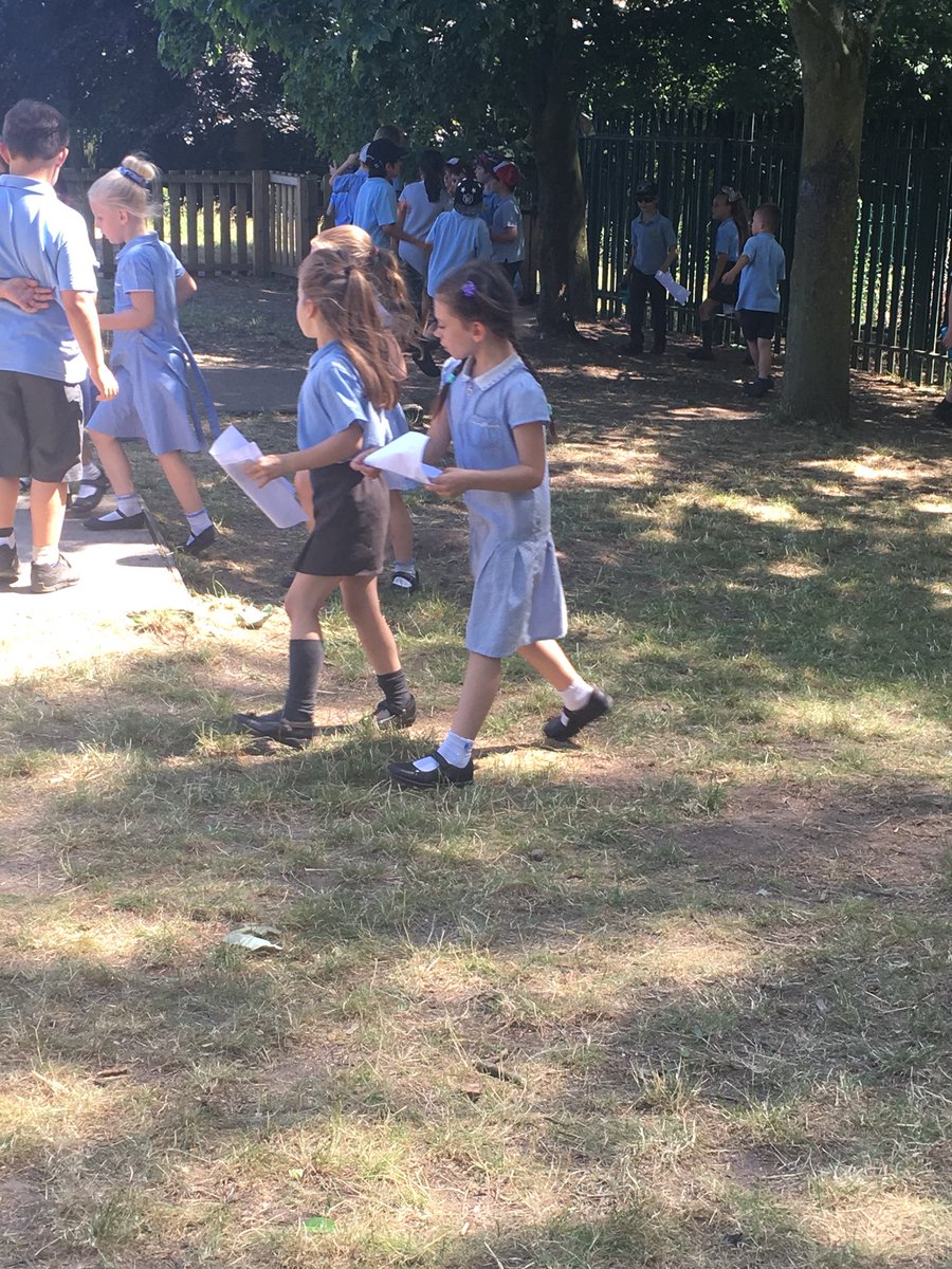 HartfordManorY2's tweet photo. Super teamwork 🦊’s, 🐸’s, 🦉’s and 🐍’s. You were able to work together to complete the food chain scavenger hunt #HMScience @HMY1and2 @HMdeputy @hartfordhead https://t.co/9oSqEF4pJK