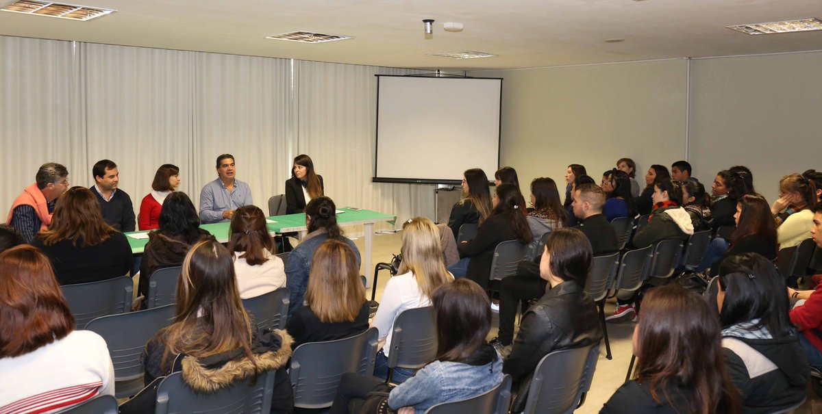 MuniResistencia's tweet photo. 👨⚕️👩⚕️7 #JÓVENES ACCEDIERON A SU PRIMER #EMPLEO, Y 56 A #ENTRENAMIENTOSLABORALES
🏥Junto a la #RedFARMAR logramos que 7 jóvenes tengan su primer #Trabajo formal y otros 56 realicen entrenamientos laborales en distintas #Farmacias de la ciudad📰👉https://t.co/DTnhB50Ffm https://t.co/65BeFXHgcf