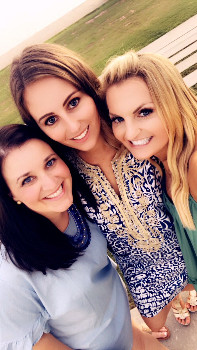 brandelynn's tweet photo. Work events are more fun with these girls https://t.co/3MiZz5EwU2