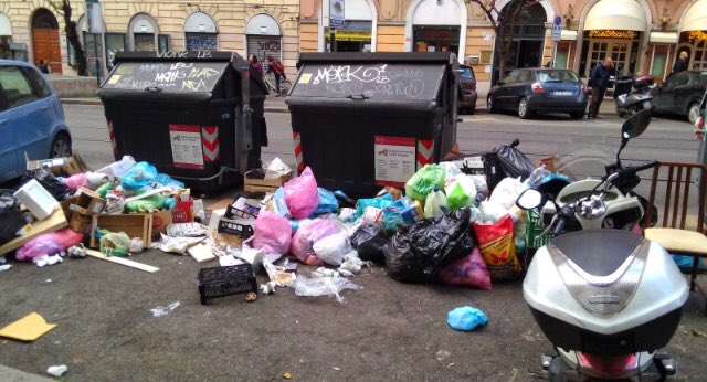 daniele_dfu's tweet photo. @MonicaCirinna Saluti da Roma per #beppone lo sciamano di Genova https://t.co/cLAk1dOa4K