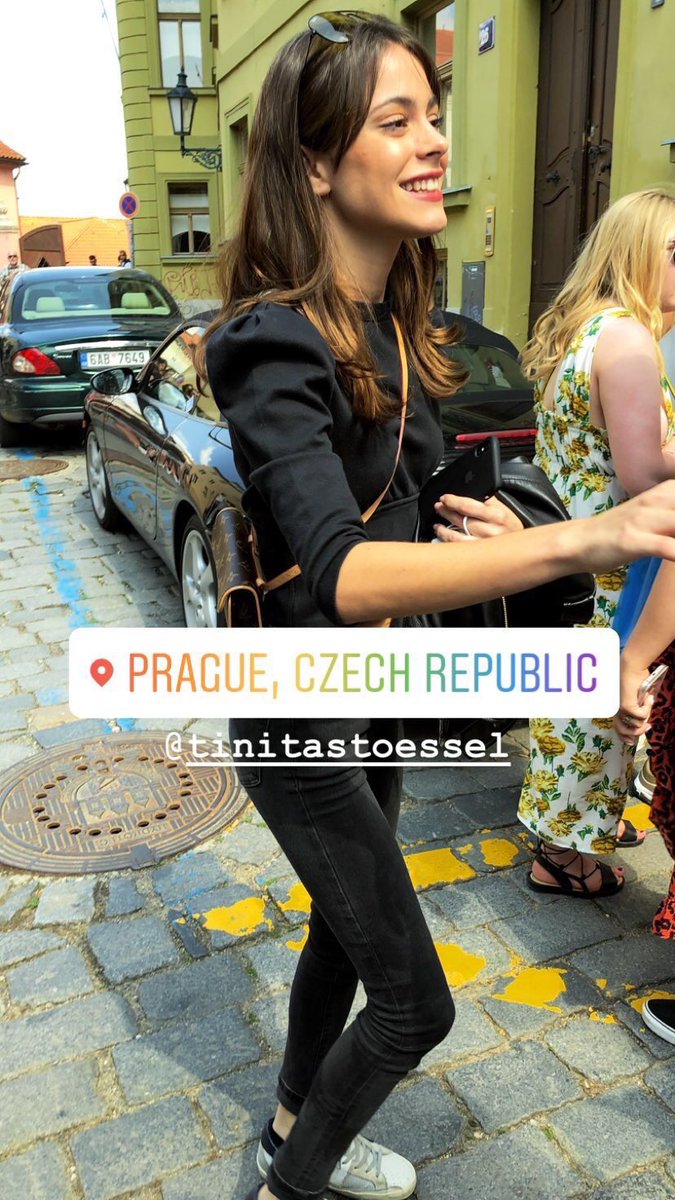 teamtinibrasil's tweet photo. [FOTOS] Tini com fãs em Praga, República Tcheca.

#DulceMaria #MuyPadres  #KCAMexico
#TINI #TeQuieroMas #KCAArgentina https://t.co/VbYWR9tagK