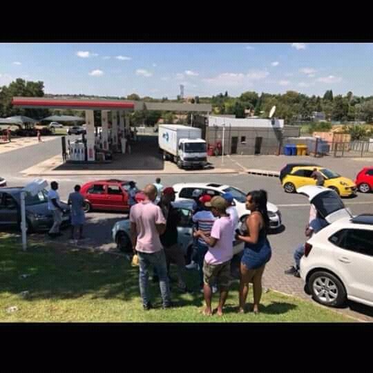 MbusoMhlaba's tweet photo. Flash.Back.FriYay with Tata #TheBreakfastRun https://t.co/6LHZsC37tM