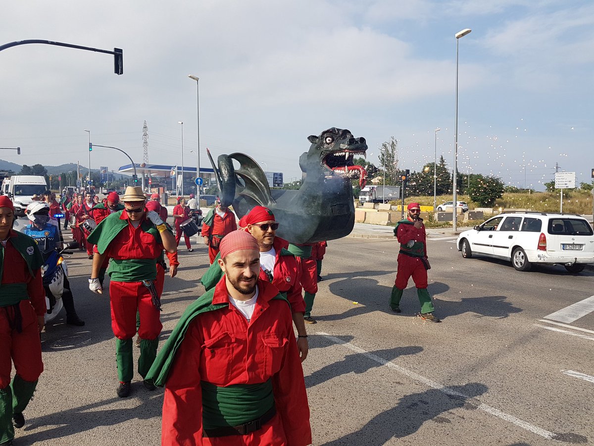 vfterrassa's tweet photo. Inici de la Festa Major de #Terrassa.  Comencem el primer servei preventiu juntament amb @PoliciaTrs i @CreuRojaTRS. Bona #FMTerrassa https://t.co/i9Tw9c03nV