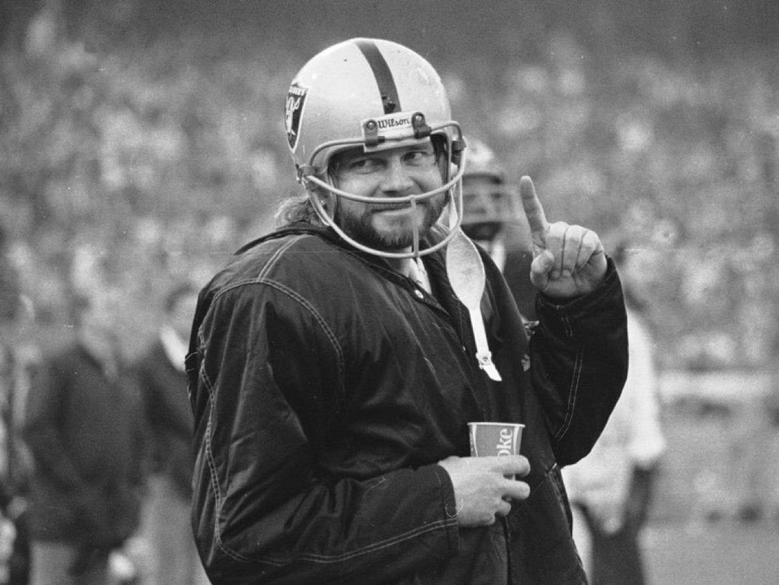 Super70sSports's tweet photo. As the clock ticked down on yet another Raiders victory, Ken Stabler indicates how many hours of sleep he got the night before. https://t.co/RDq9TGJk8t