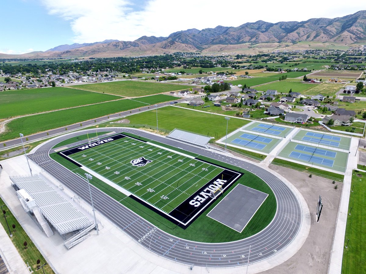 jdeaster11's tweet image. It’s @FieldTurf Friday time!This week we will give you some Cache!🤑😲As in Cache Valley School District!Special thanks 4 their trust in us 2 supply their turf, @BeynonSports tracks, &amp;amp; tennis courts at all their High Schools!⚽️🏈#Thanks #leaveitallonthefield #makingfastlookgood