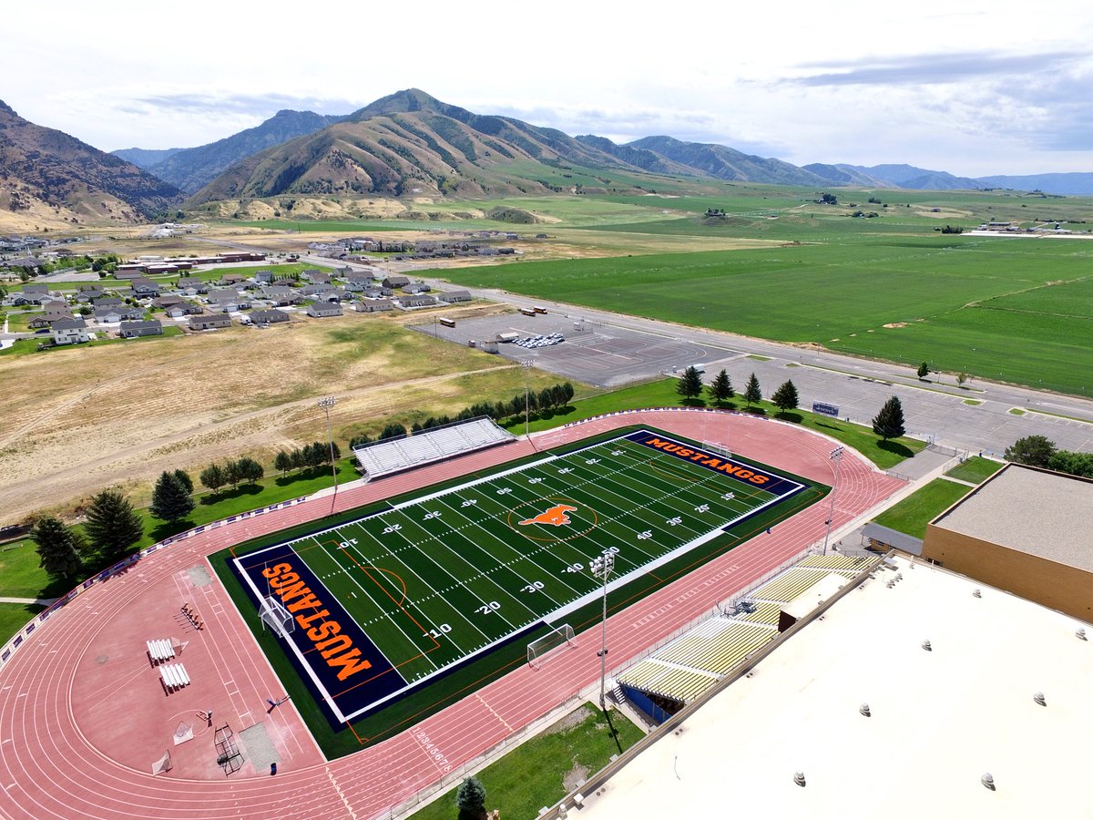 jdeaster11's tweet image. It’s @FieldTurf Friday time!This week we will give you some Cache!🤑😲As in Cache Valley School District!Special thanks 4 their trust in us 2 supply their turf, @BeynonSports tracks, &amp;amp; tennis courts at all their High Schools!⚽️🏈#Thanks #leaveitallonthefield #makingfastlookgood