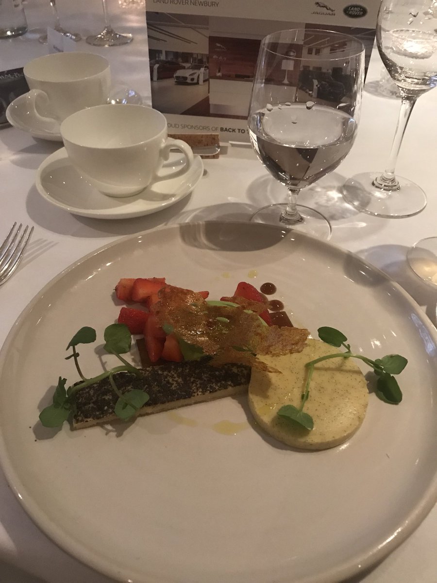rosscodixie's tweet photo. Grand finale. This is insanely good strawberry,black olive PX jelly with @BertonVineyards botrytis Semillon @VineyardNewbury #BacktotheVine @hnwines #skills #flavours https://t.co/LILPyxYoh5
