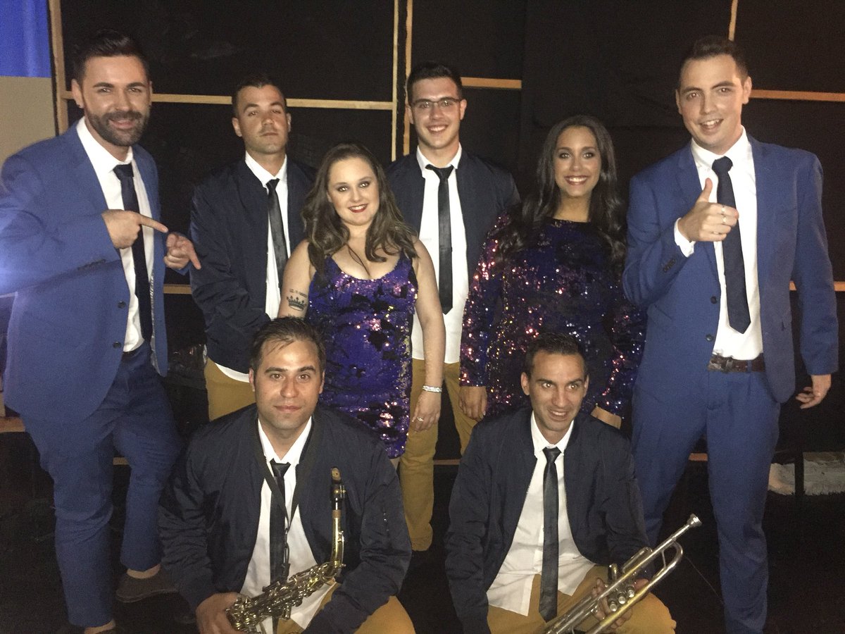 luartvg's tweet photo. Que levante a man quen teña ganas de bailar 🙋‍♀️ Facémolo nuns minutos ao son da #OrquestaNovaImperial Esta noite, é, sen dúbida, unha gran noite ;) https://t.co/DKpLUvT1Hv