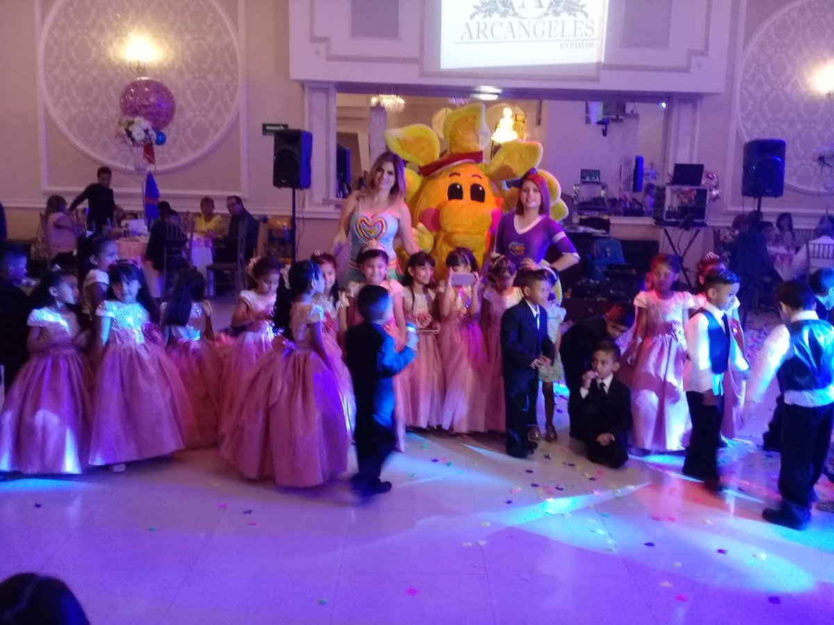 El show de <a href="/LoreLoreOf/">Lore Lore</a> en la graduación del Instituto Gómez Farías.

🎓Generación (2017-2018)📖😍

‼️Felicidades Graduados‼️

Contrataciones
(81)8300.0565
Wpp. 811806.1372