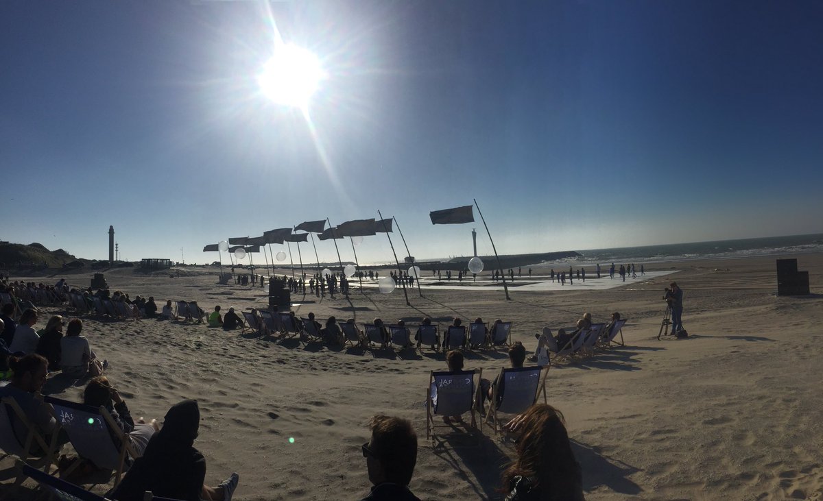 OlivierVdStede's tweet photo. Bijzonder evenement! #waterfront #WOI #100jaaroorlog #ledsky https://t.co/FVGmrgJNDh