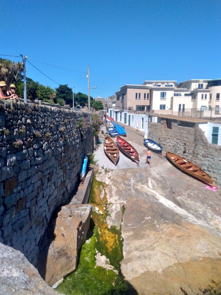 Clunylibrary's tweet photo. Fab day for a trip to #Dalkey island. It's definitely worth a visit @dlrcc @dalkeycastle #lovingthissun https://t.co/JkVwnFy5rT