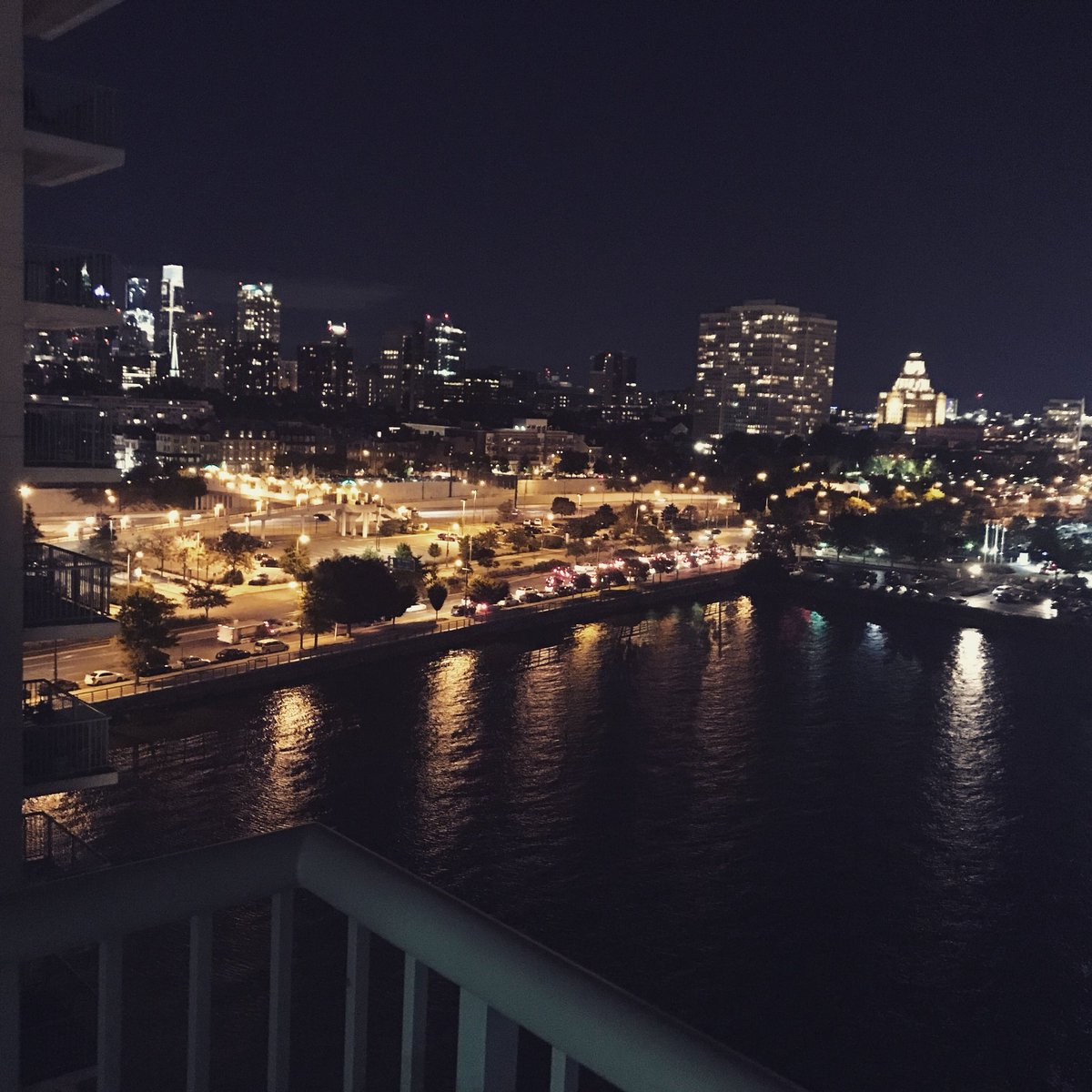 tonylukejr's tweet photo. Love the view at night here #ResidencesAtDockside
#Dockside
#DocksideLiving
#DocksideLife
#DocksideCondos
#PhillyCondos
#VisitDockside
#WhyILovePhilly
#PhillyLove https://t.co/bulbge5Xab
