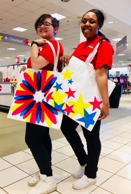 Shop_GVC's tweet image. Cool off at the mall, see a fashion show and get a FREE tote bag in front of Macy's Sat 6pm.  #hotoutsidecoolinside #winwinwin #Macy'sBackstageonstage