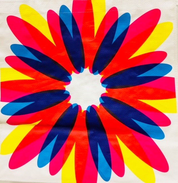 Shop_GVC's tweet image. Cool off at the mall, see a fashion show and get a FREE tote bag in front of Macy's Sat 6pm.  #hotoutsidecoolinside #winwinwin #Macy'sBackstageonstage