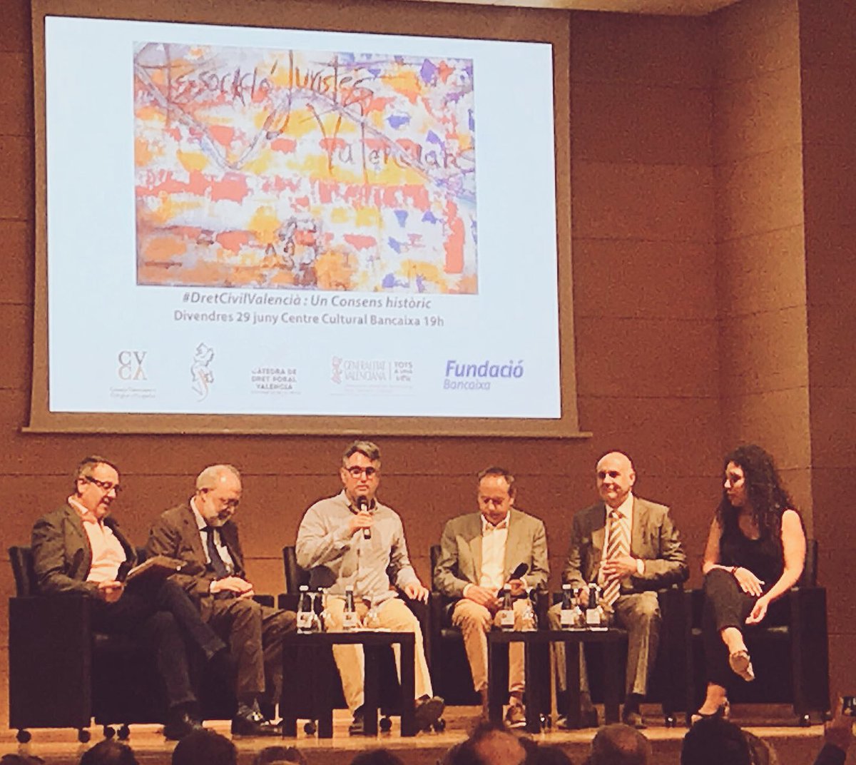 <a href="/AJAValencia/">AJA Valencia</a> participa en las ponencias de #DretCivilValencià organizado por la asociación de #juristesvalencians. Jóvenes del @ICAV_abogados participando en el día día de la sociedad civil de <a href="/c_valenciana/">Comunitat Valenciana</a>. <a href="/lasprovincias/">LAS PROVINCIAS</a> <a href="/levante_emv/">Levante-EMV</a> <a href="/cortsval/">Corts Valencianes</a> <a href="/elmundocv/">El Mundo Comunidad Valenciana</a>