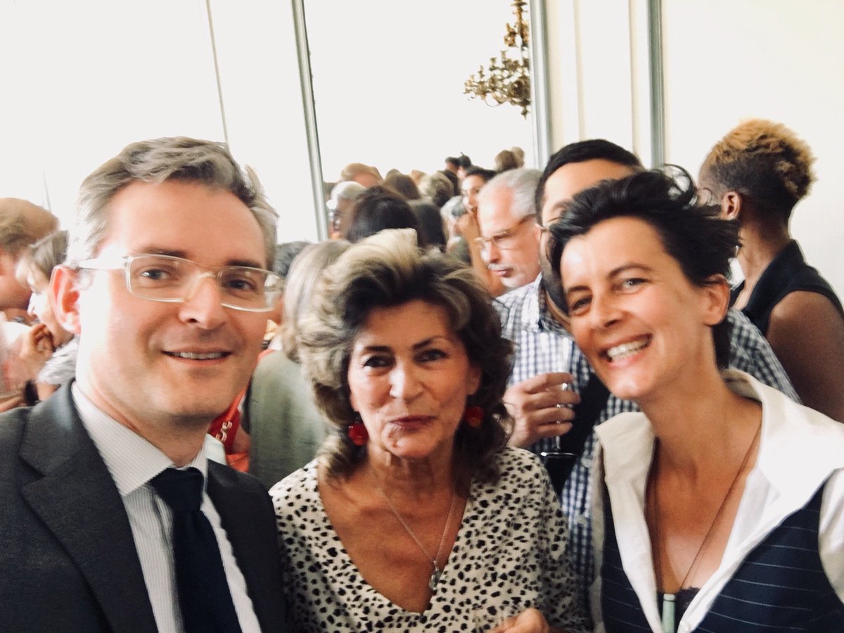 DivolJoan's tweet photo. Today : a goodbye party for an active and long time member of @SorbonneParis1 's staff to thank her 4 her dedication to the law depts and university's administration. Standing in the center, Madame Anne Trenit, surrounded by colleagues and friends. Selfie by Pr Christophe Lemaire https://t.co/YmWIHbzIvV