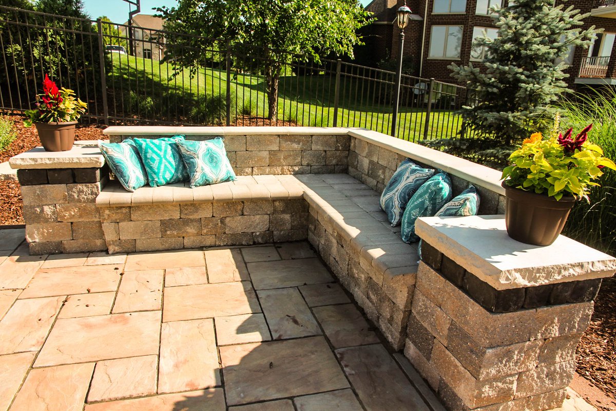 BretMarLandscap's tweet photo. We have been busy here at Bret-Mar, here is a quick look at what we have been up to!

This is a custom designed seat-wall bench in a pool area we just installed. https://t.co/wNWSqVzlzL